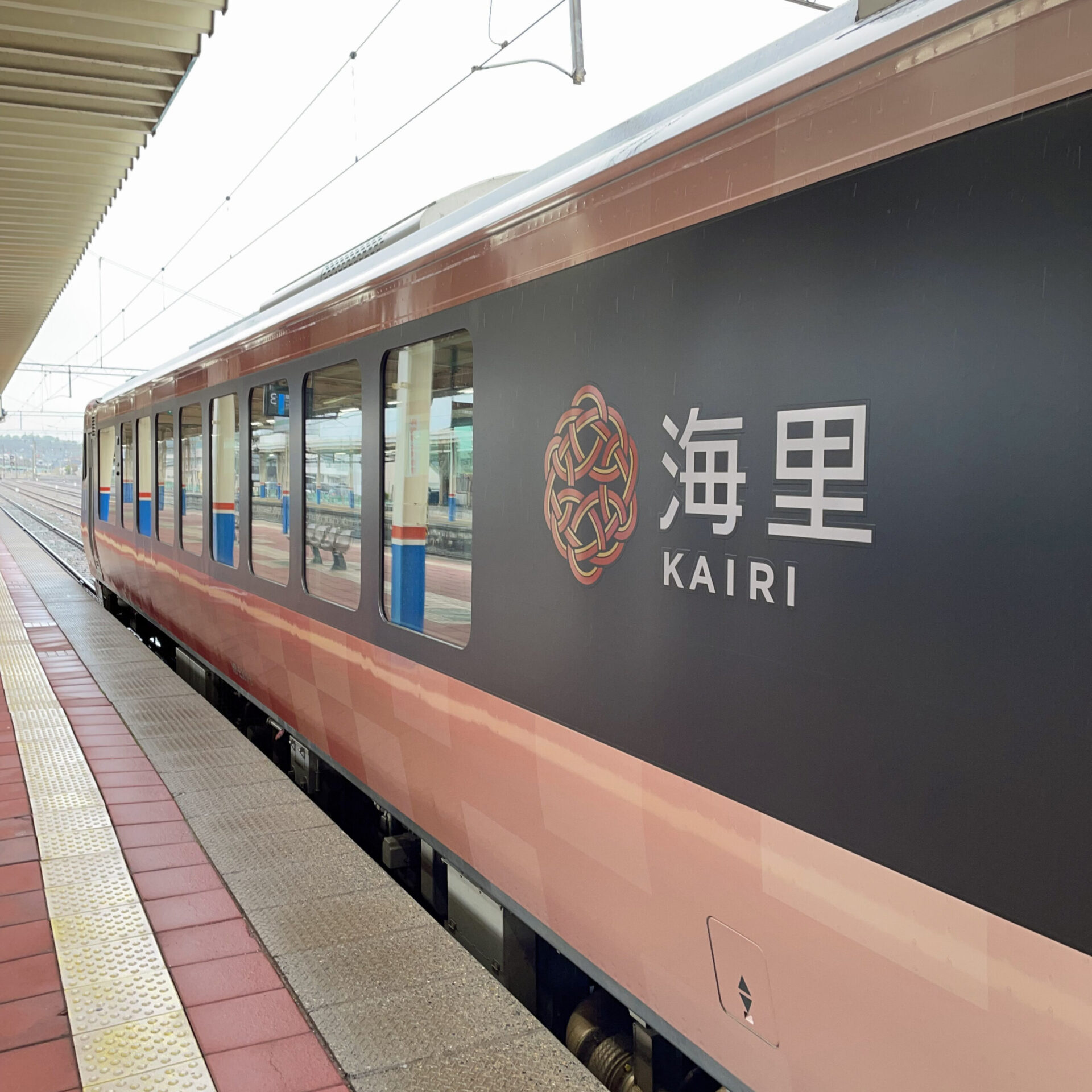 海里号車両側面