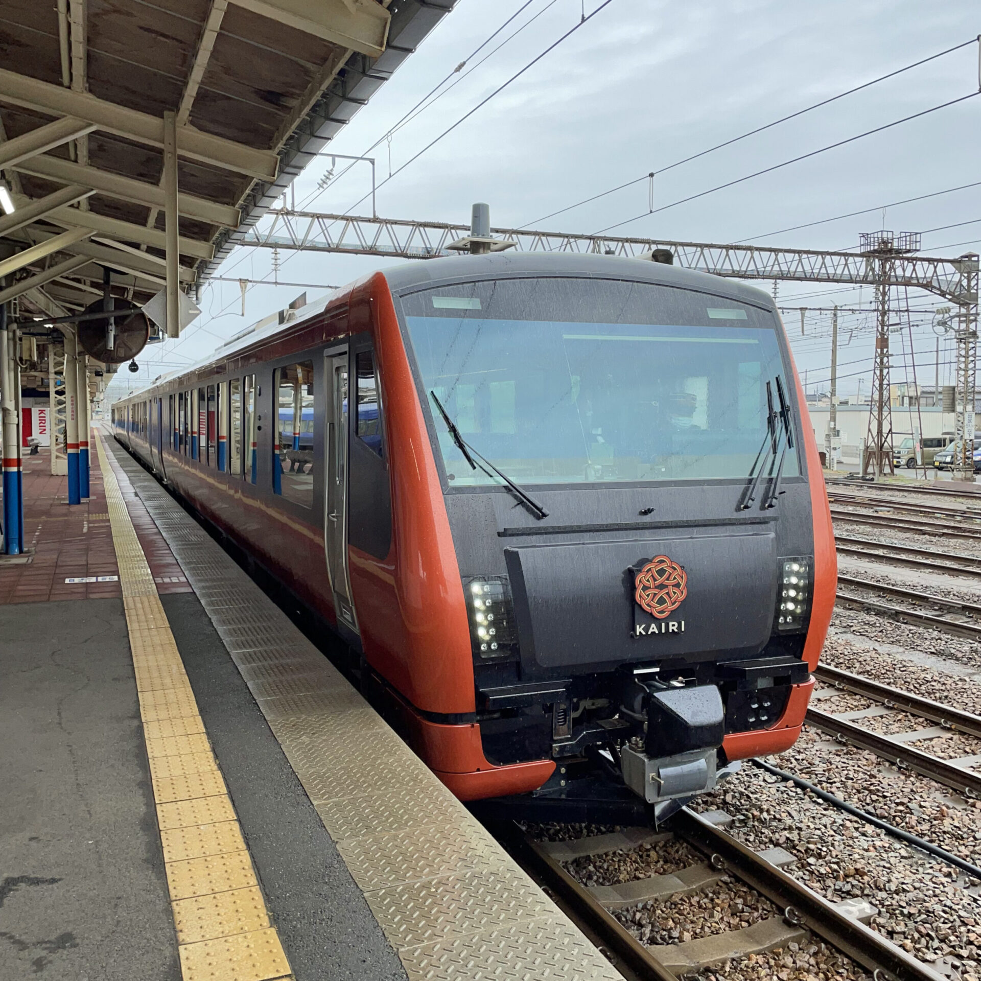 海里号前面酒田駅にて