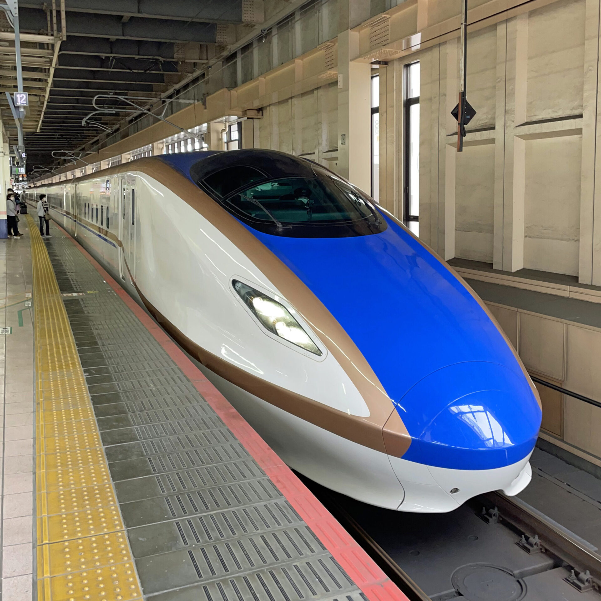 E7系車両前面