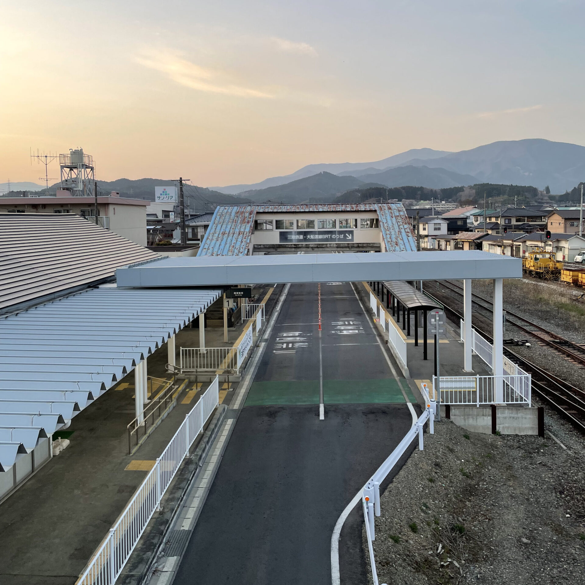 盛駅構内の全貌