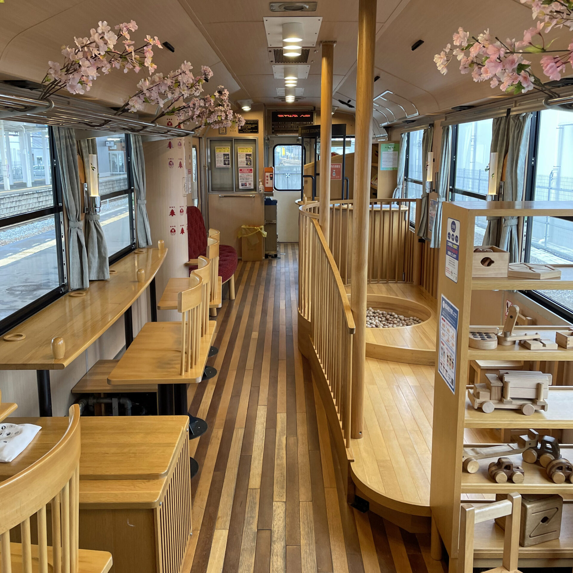 おもちゃ列車キッズスペース