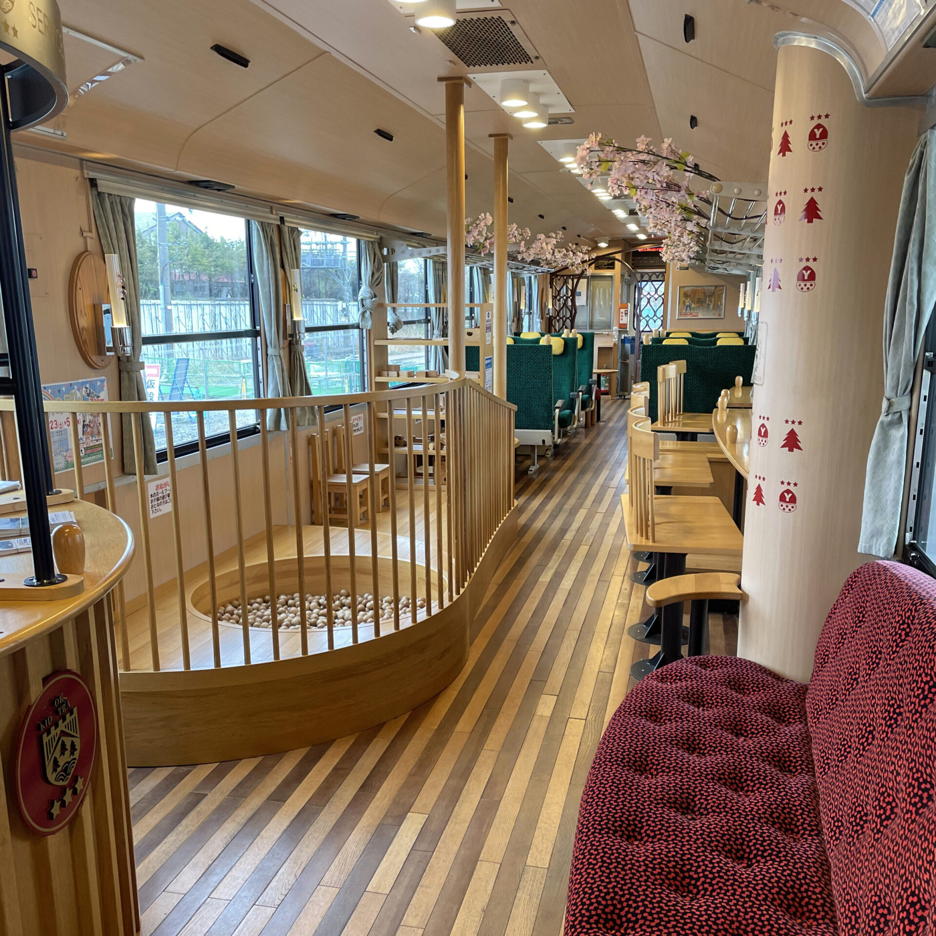 おもちゃ列車車内