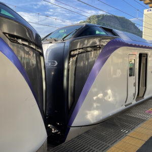 E353系電車連結風景