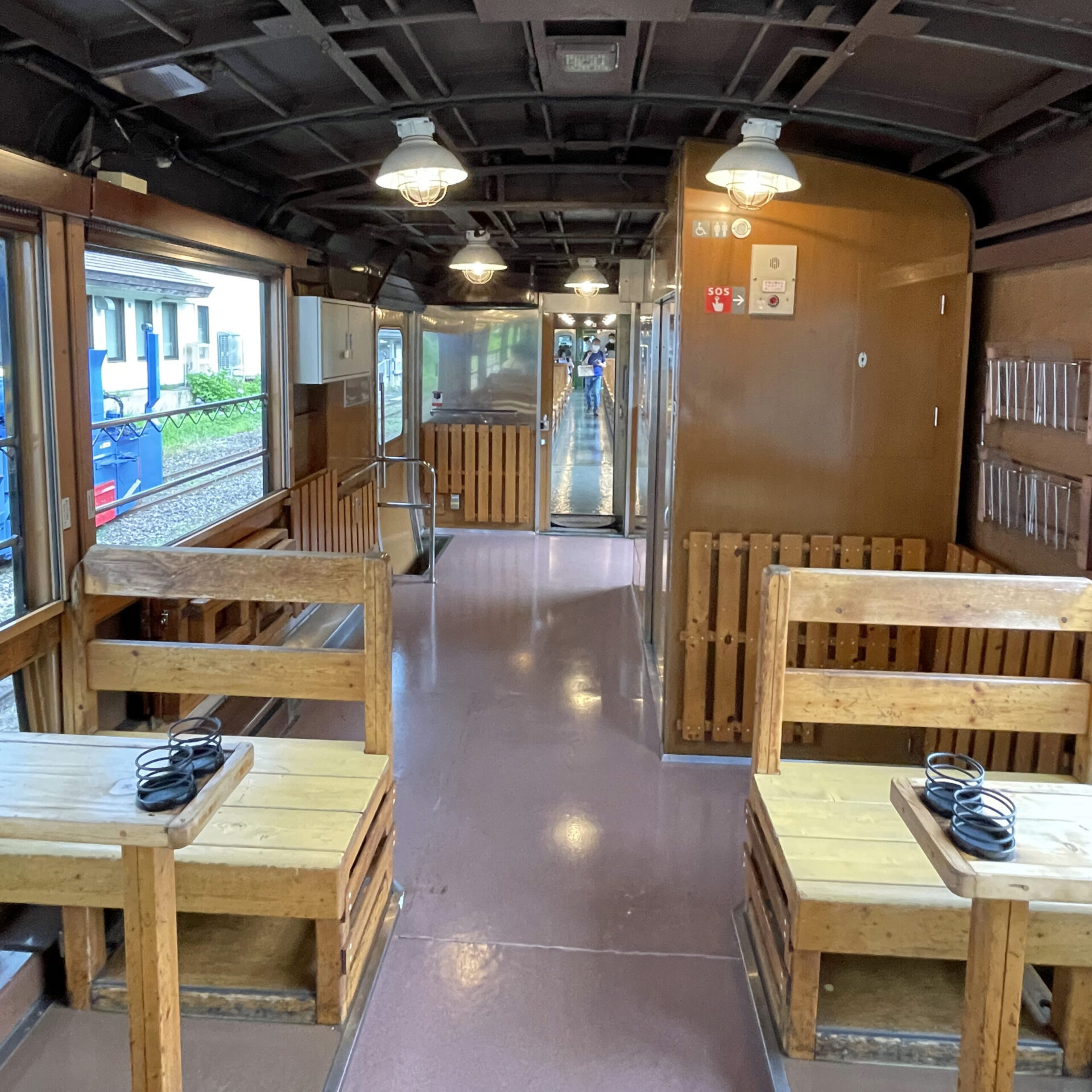 風っこ1号車車内
