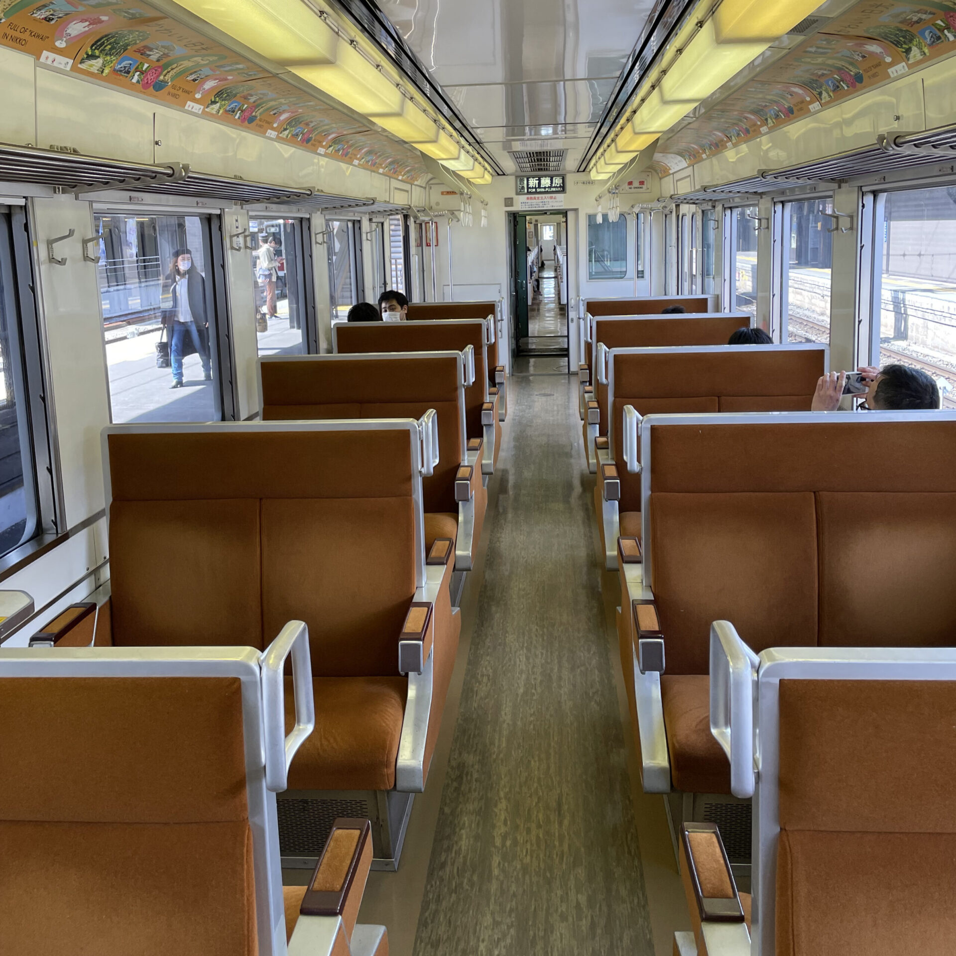 東武鉄道6050型車内