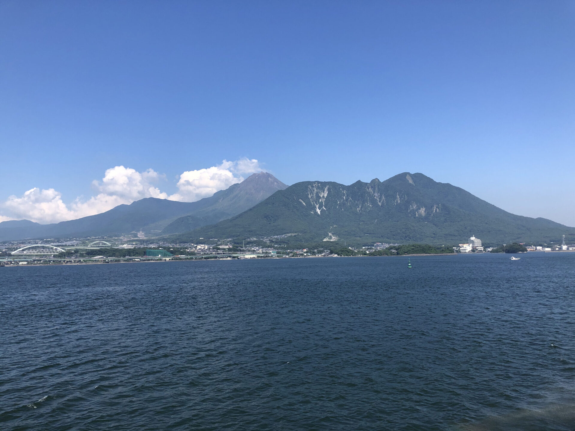 有明海から望む雲仙普賢岳