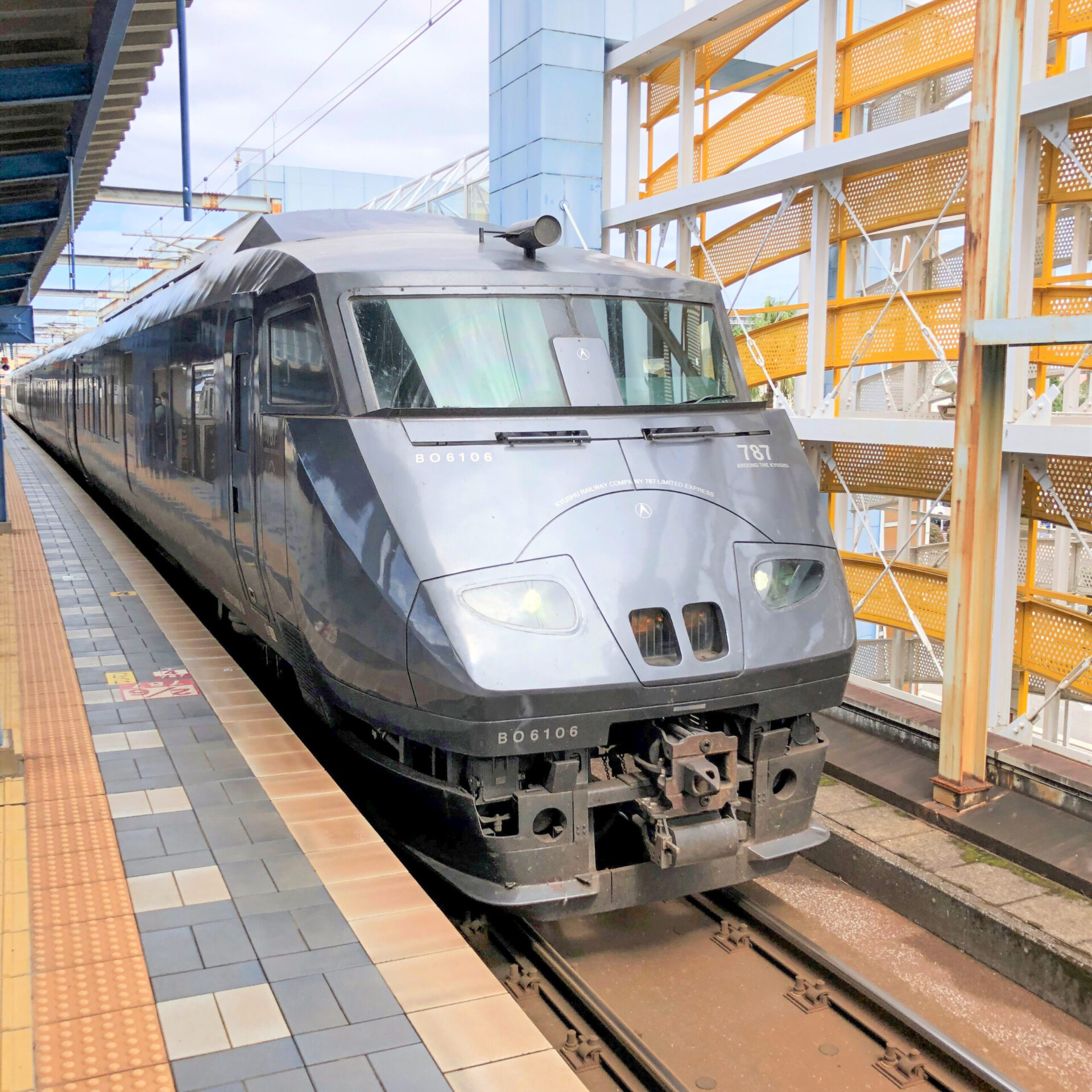 787系電車宮崎駅にて