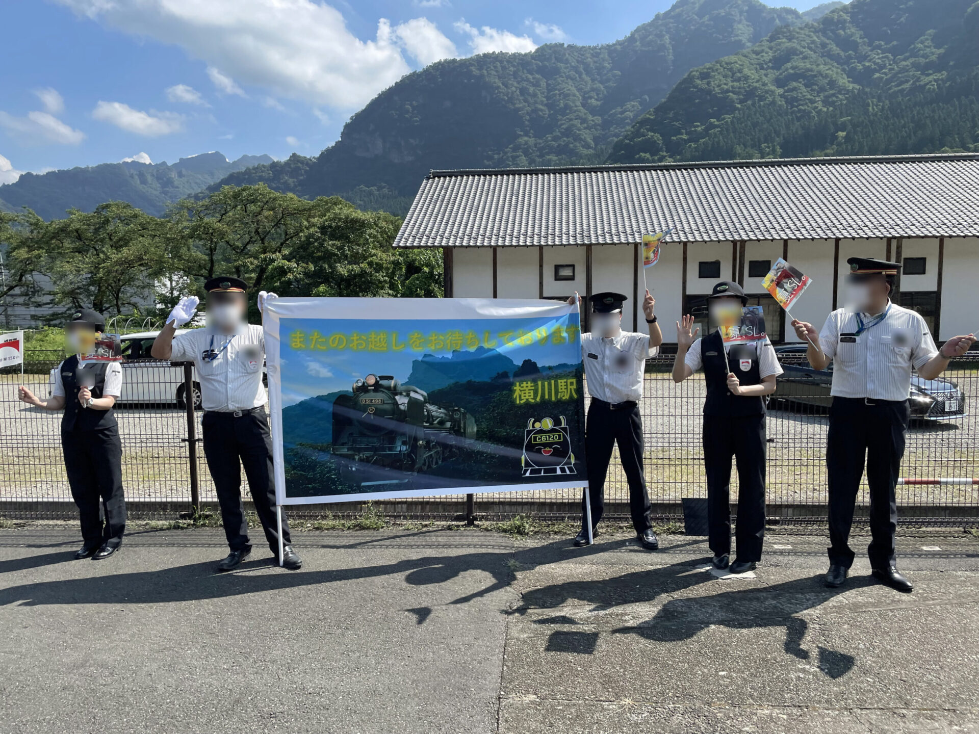 駅員さんのお見送り横川駅にて