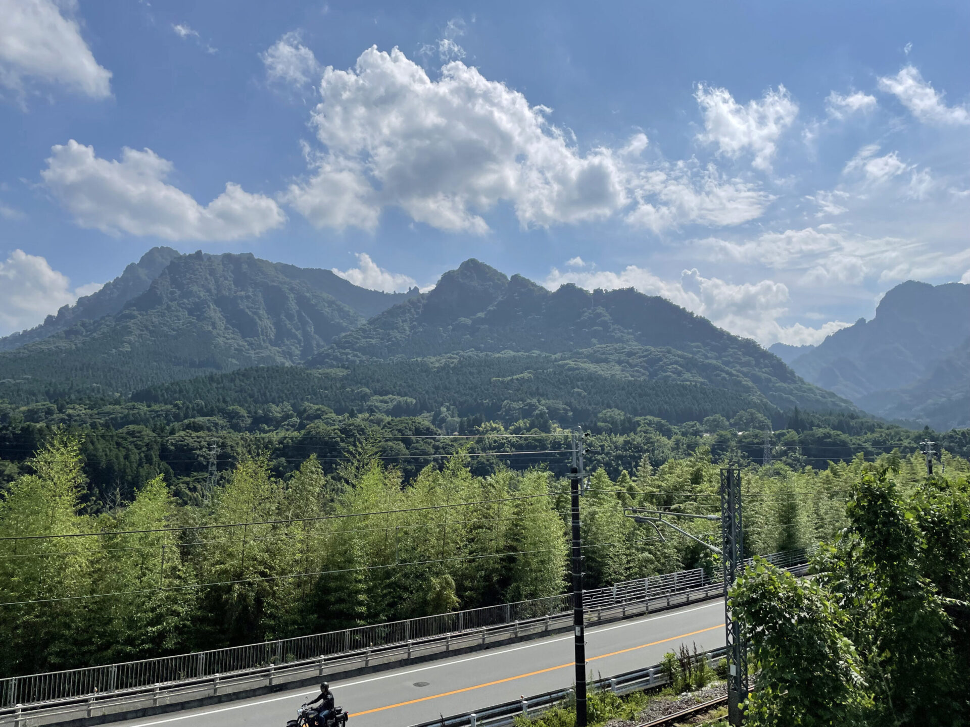 信越本線より妙義山を望む