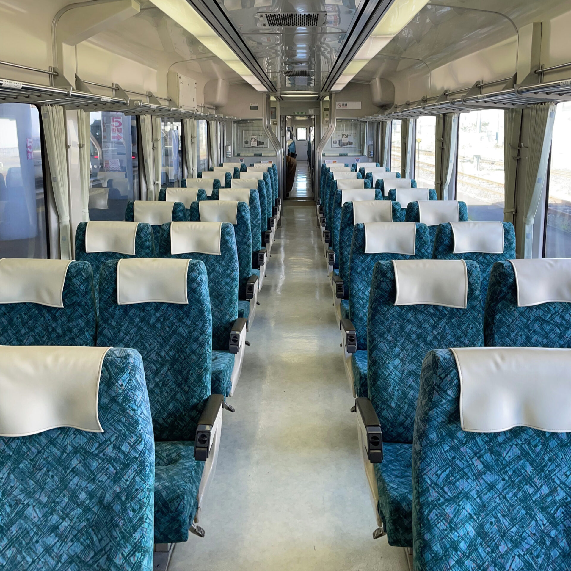快速湯けむり号車内