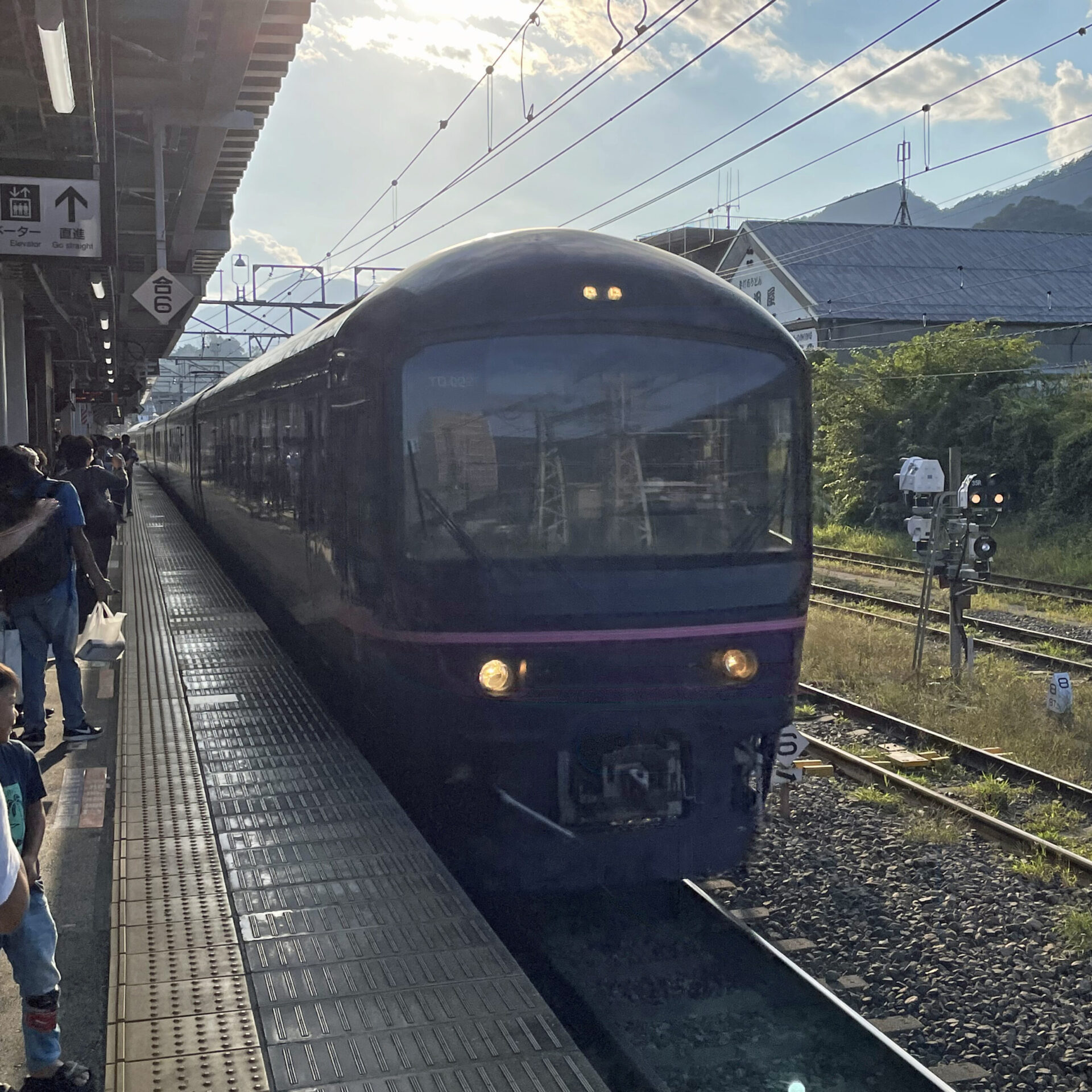 お座敷列車華入線大月駅にて