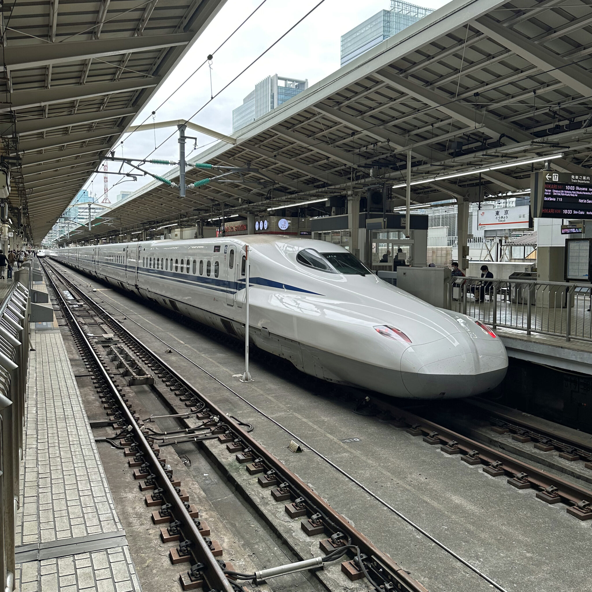 東海道新幹線N700系東京駅にて