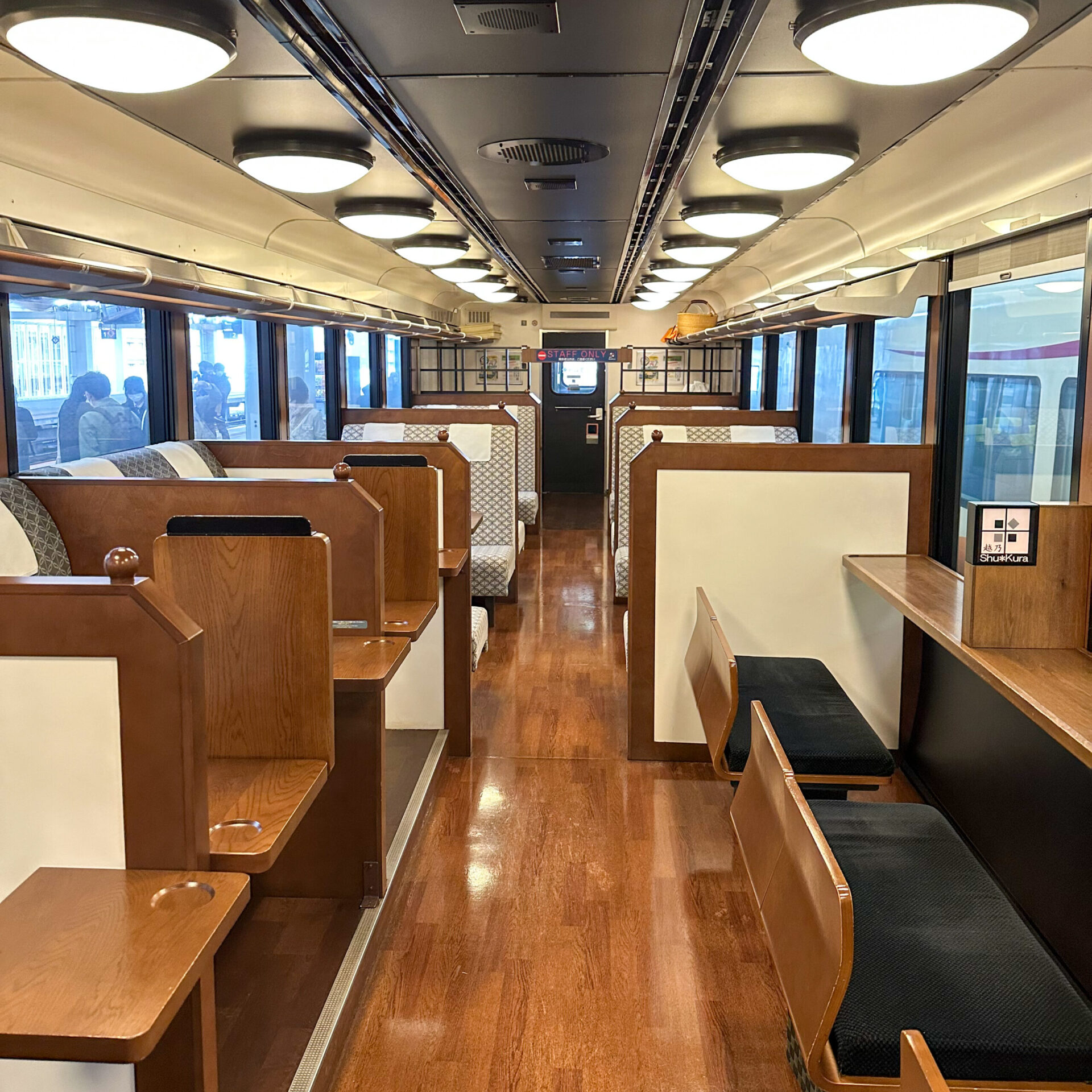 越乃しゅくら号1号車車内