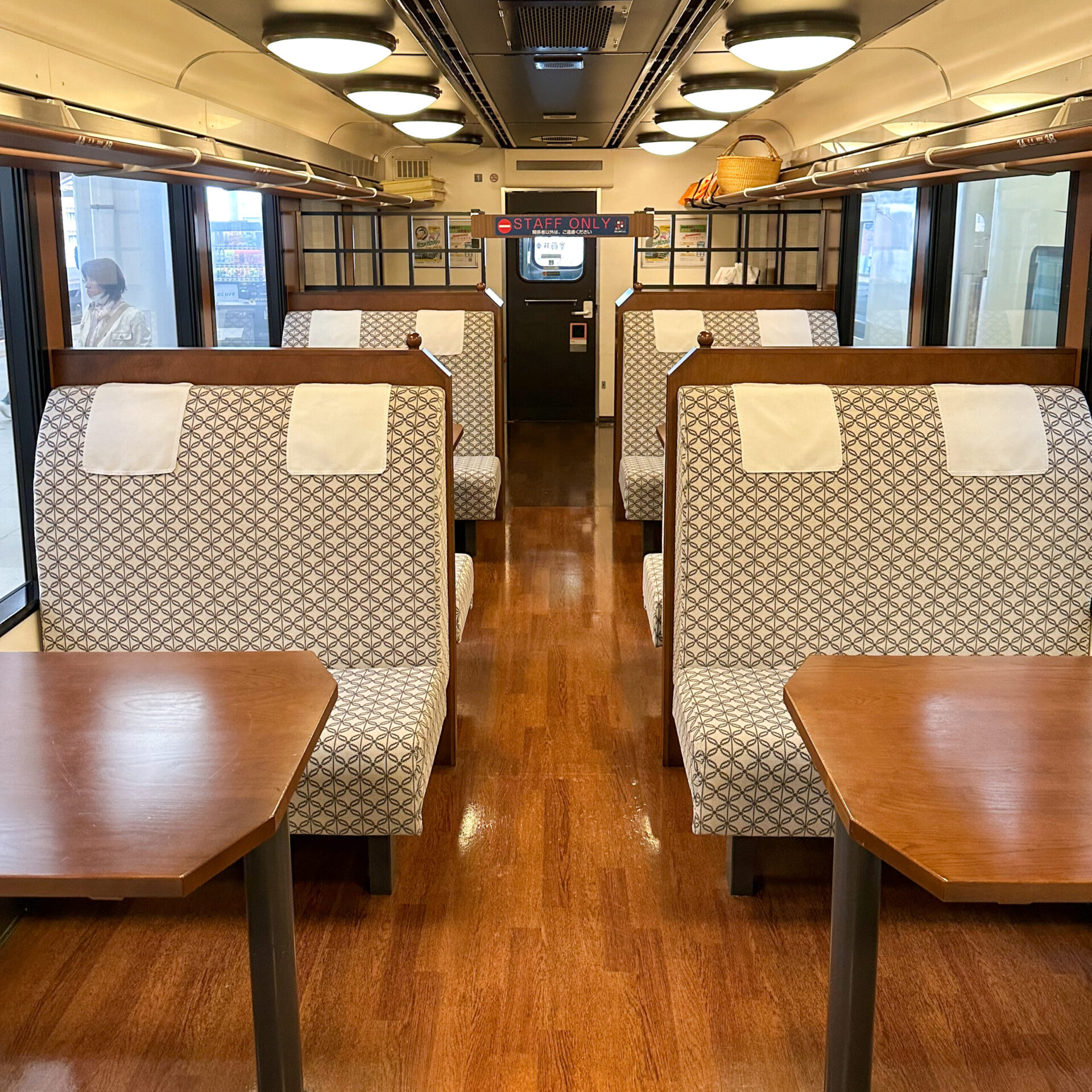 越乃しゅくら号1号車ボックスシート