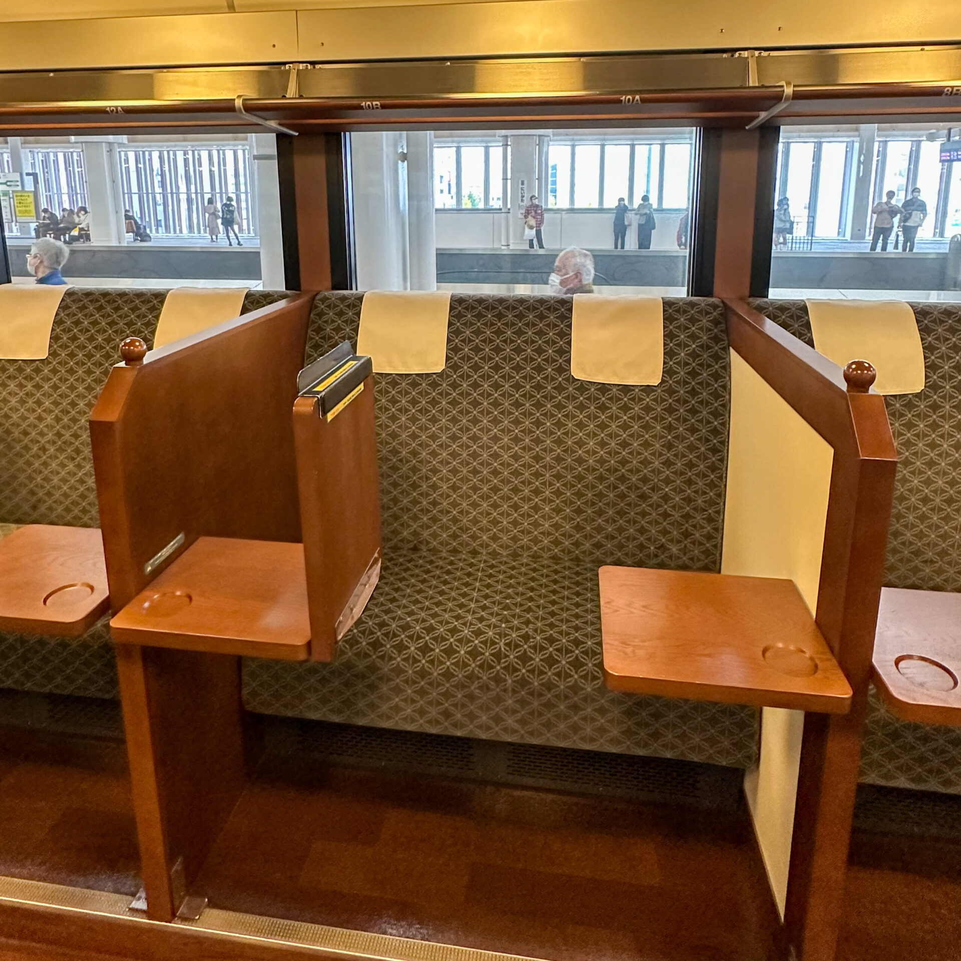 越乃しゅくら号1号車くつろぎペアシート