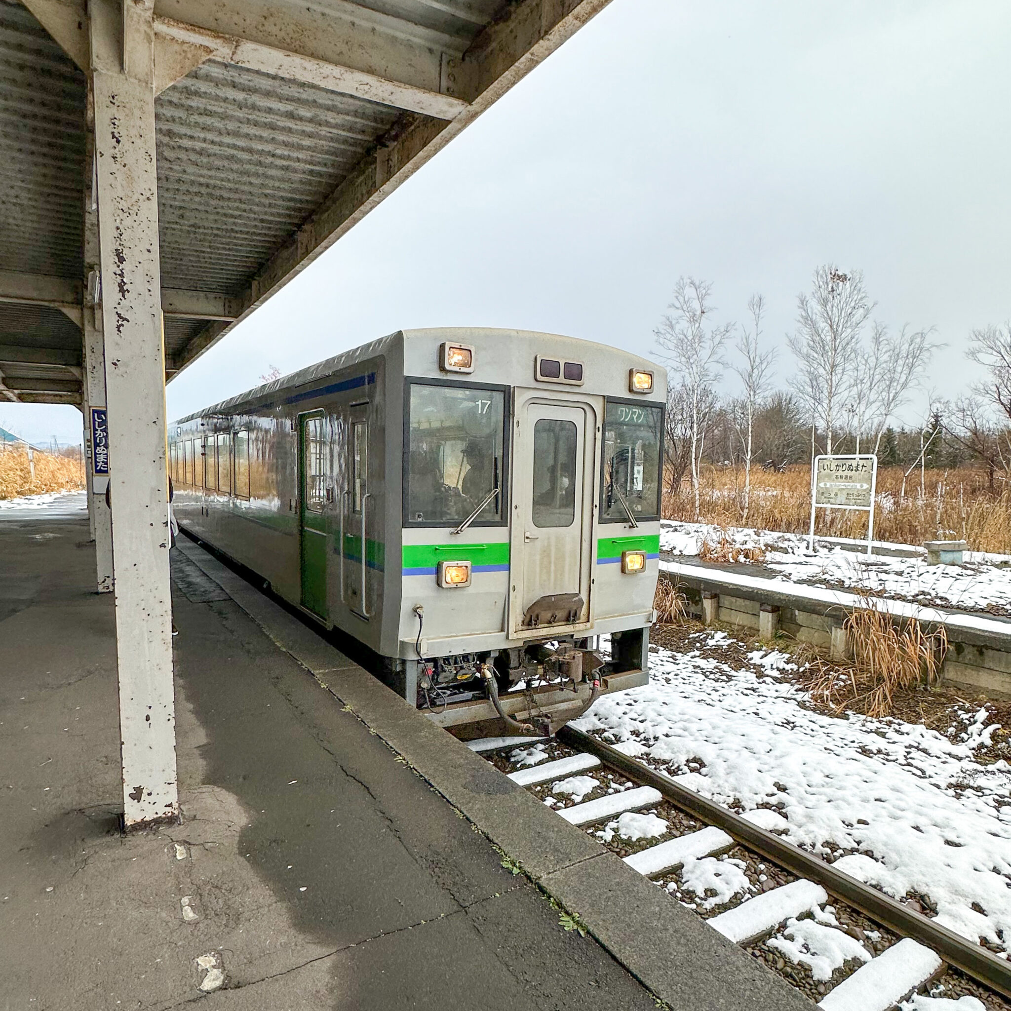 石狩沼田駅に入る留萌本線の列車