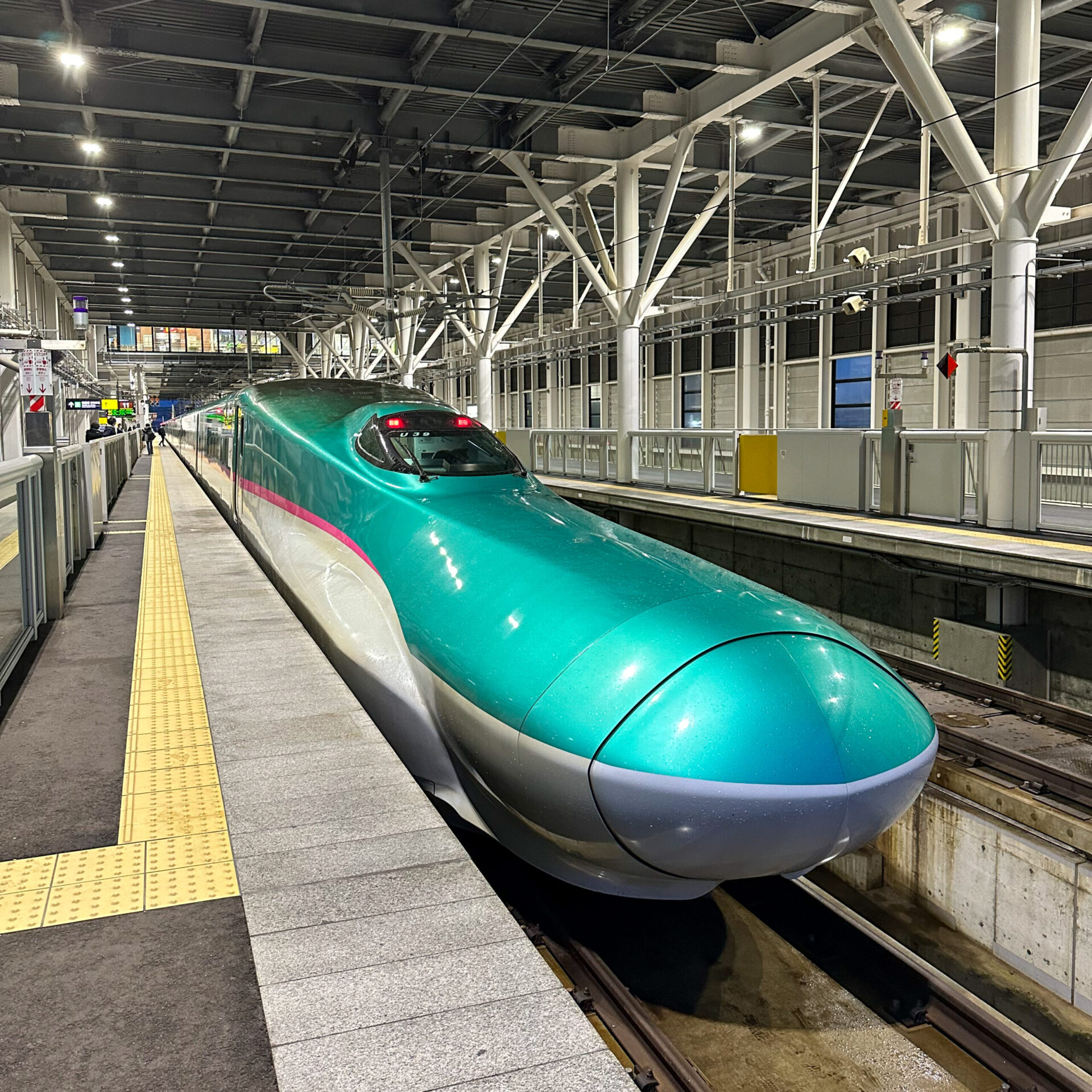 新幹線はやぶさ号