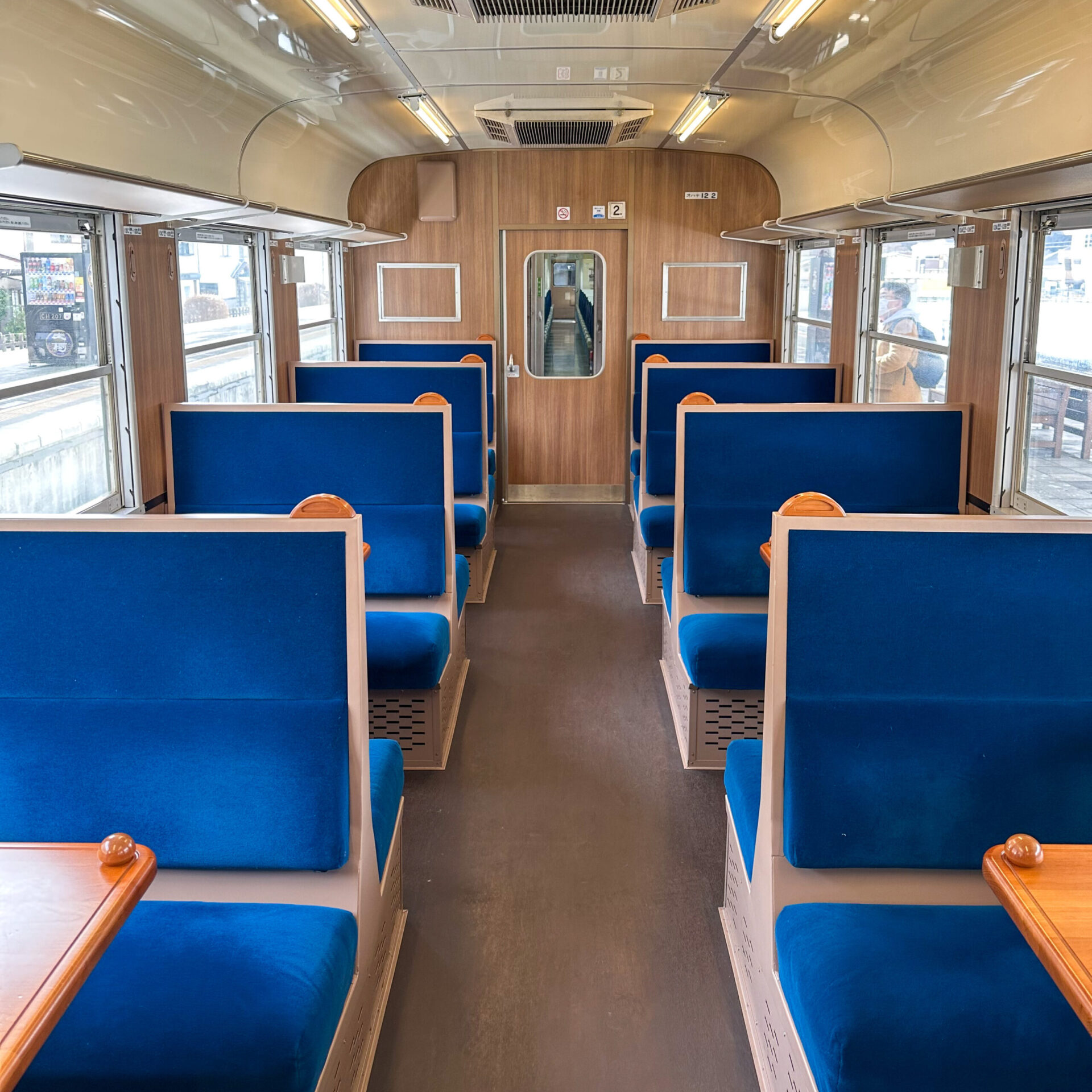 12系展望車車内