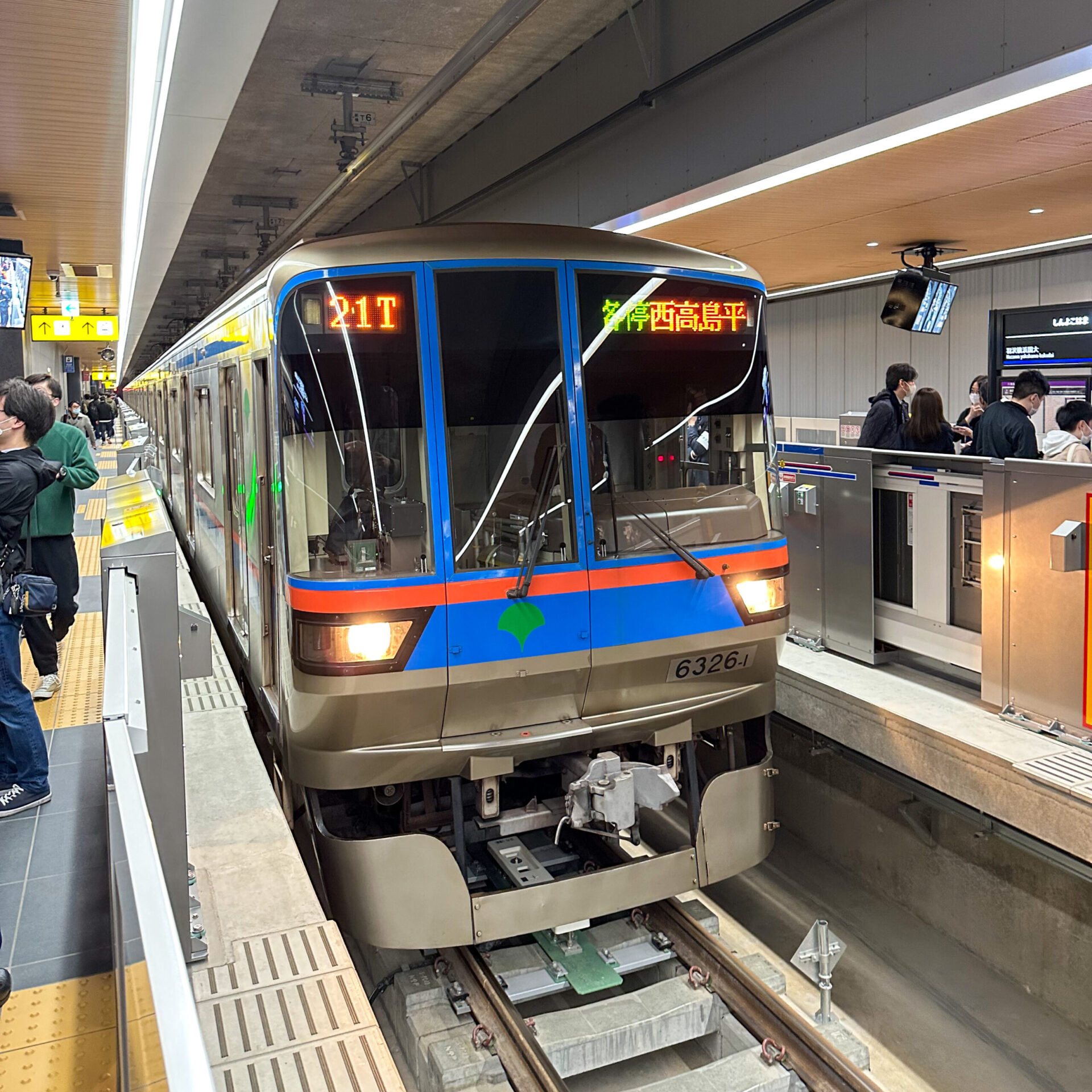 東急新横浜線に入る都営車