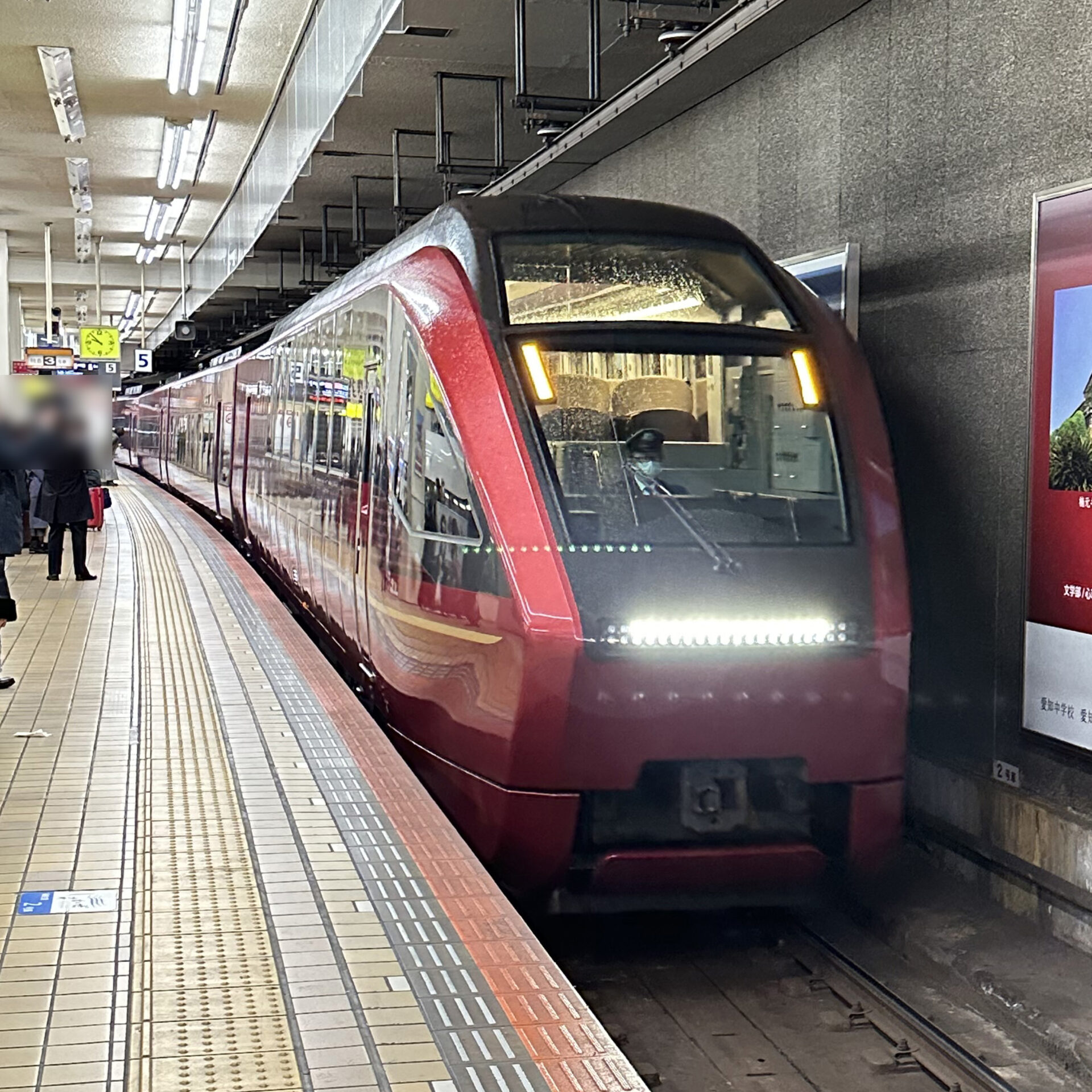 近鉄特急ひのとり号近鉄名古屋駅にて