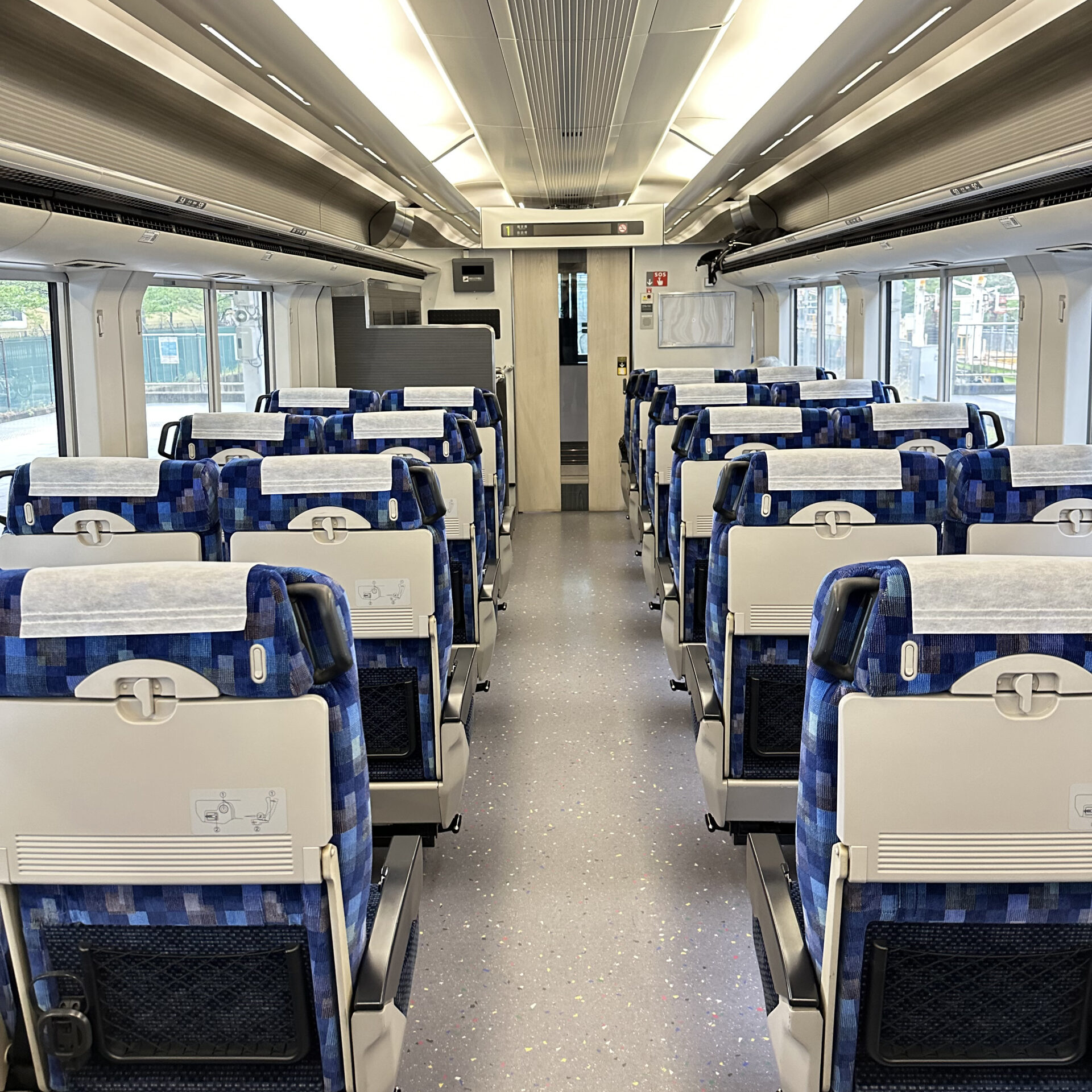 E257系電車車内