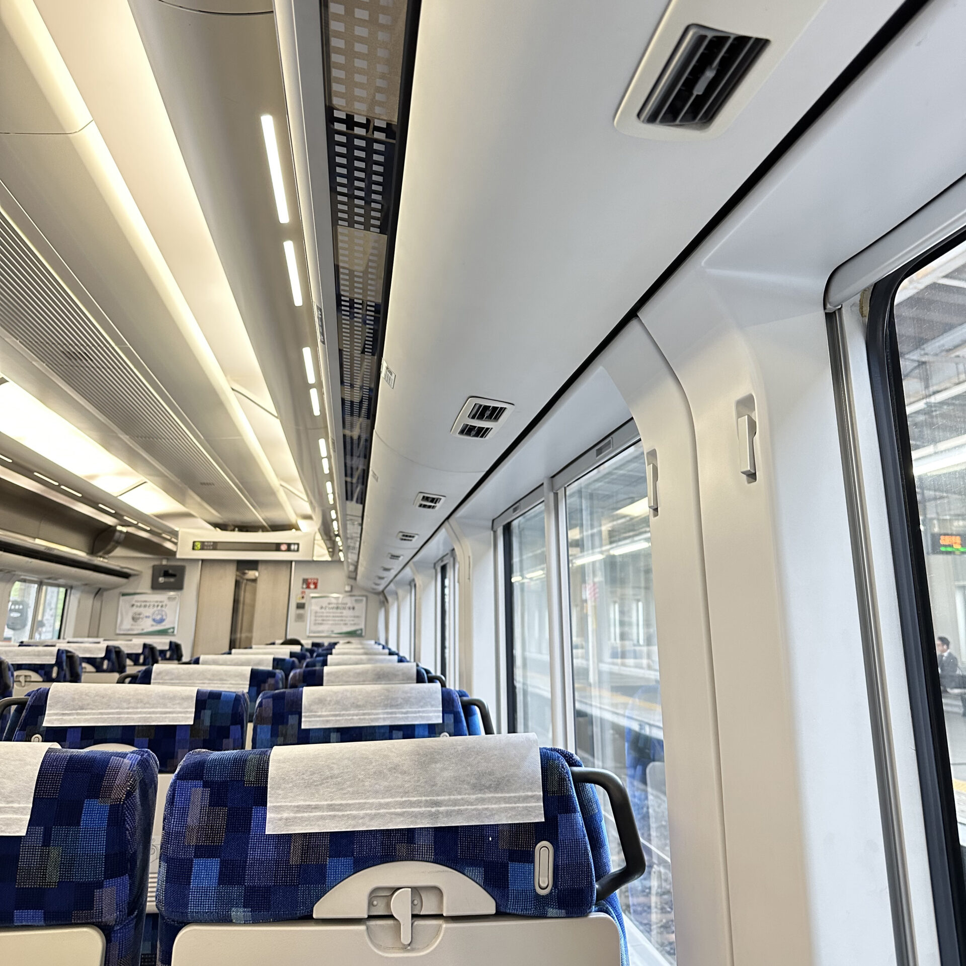 E257系電車車内