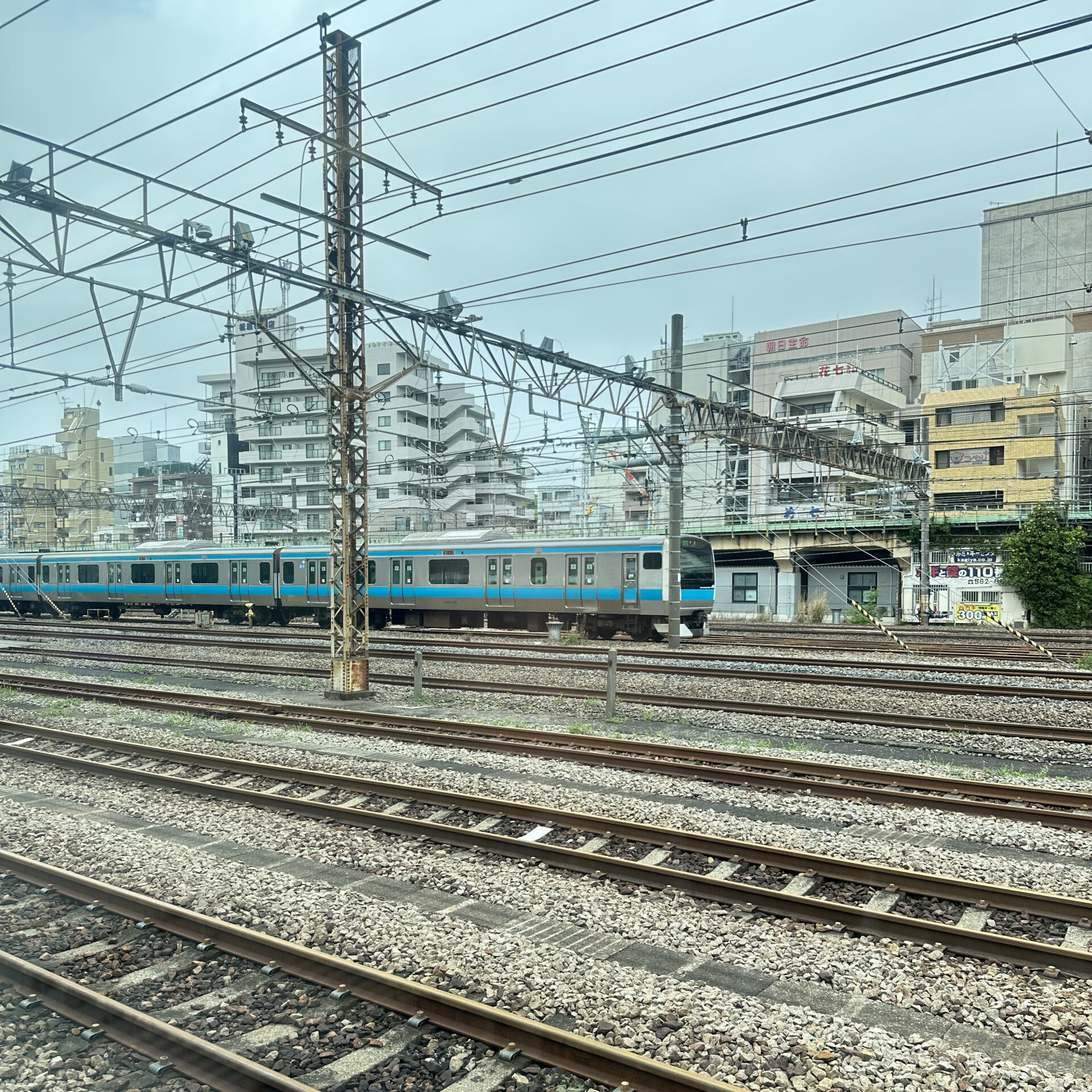 鶴見駅構内