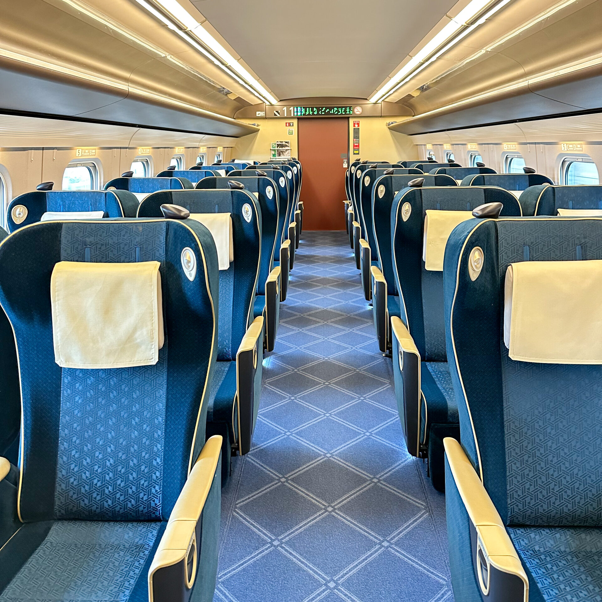 北陸新幹線E7系グリーン車
