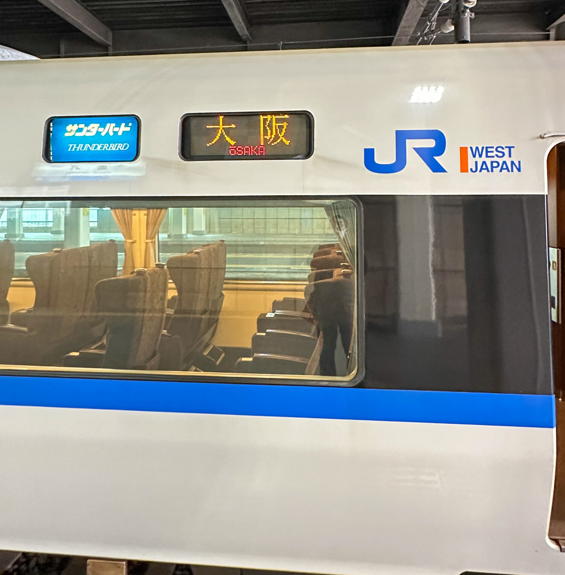 特急サンダーバード号