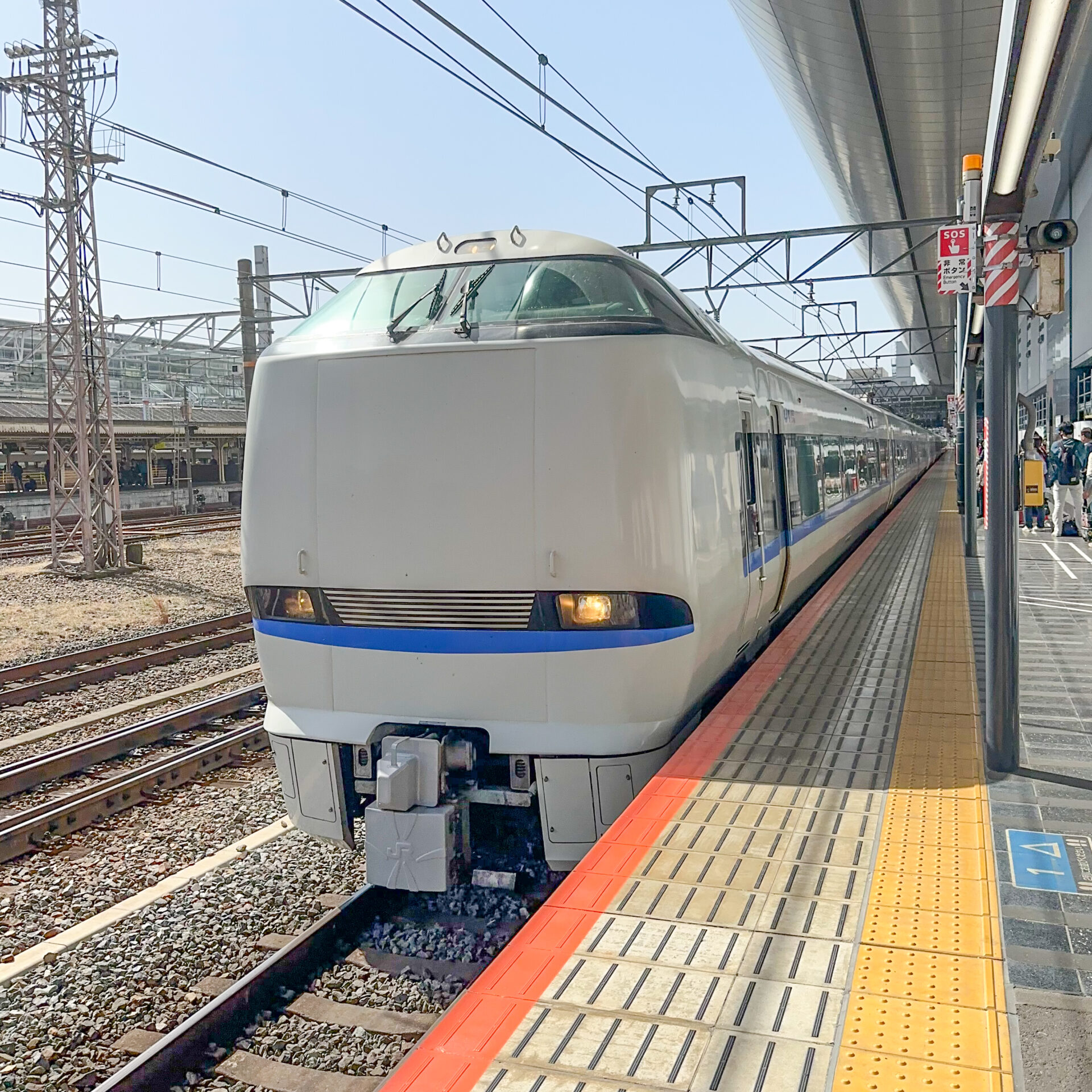 特急サンダーバード号京都駅にて