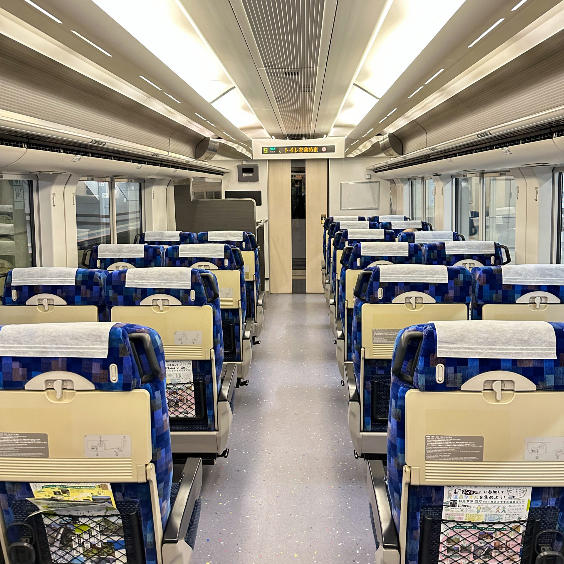 E257系5000番台車内