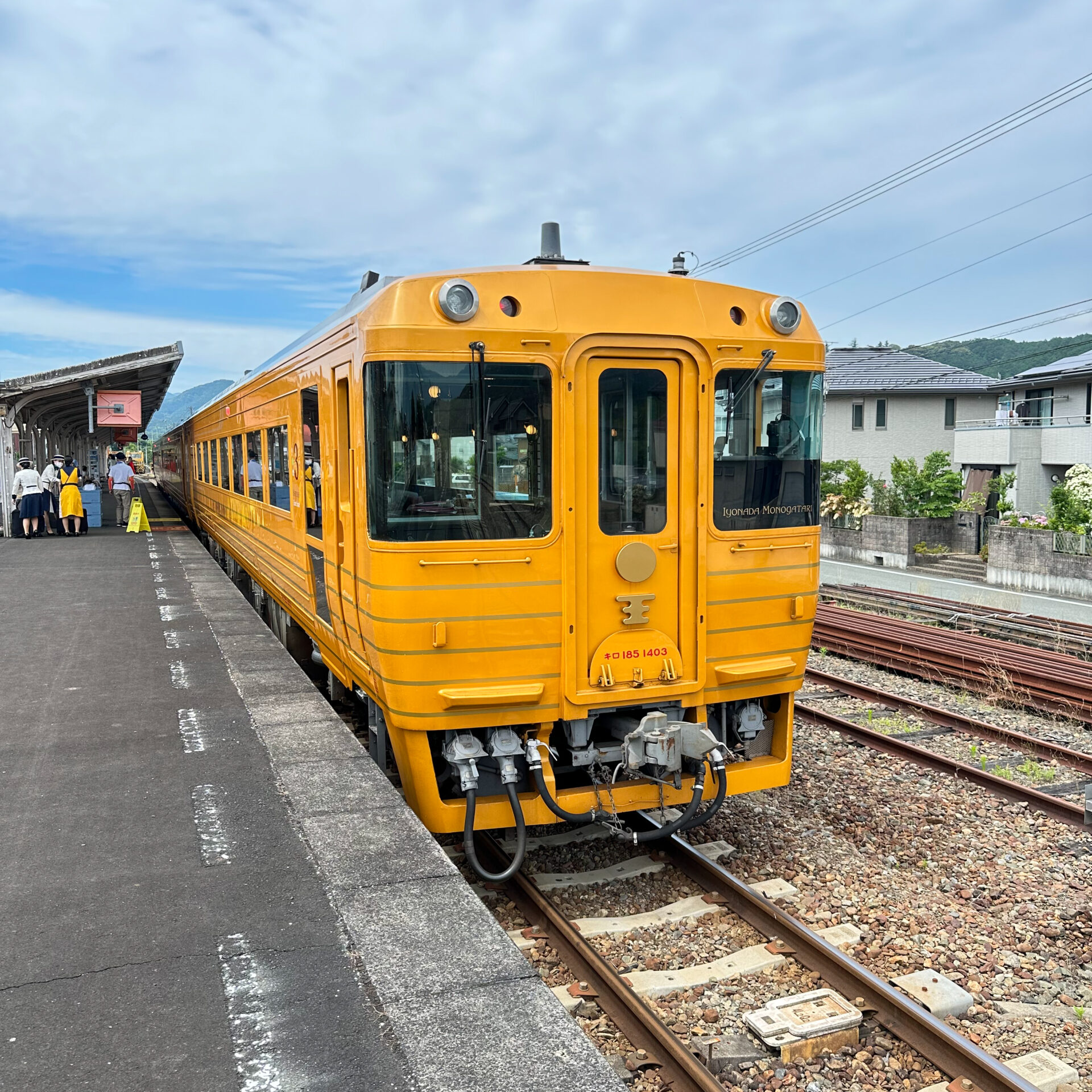 伊予灘ものがたり号伊予大洲駅にて