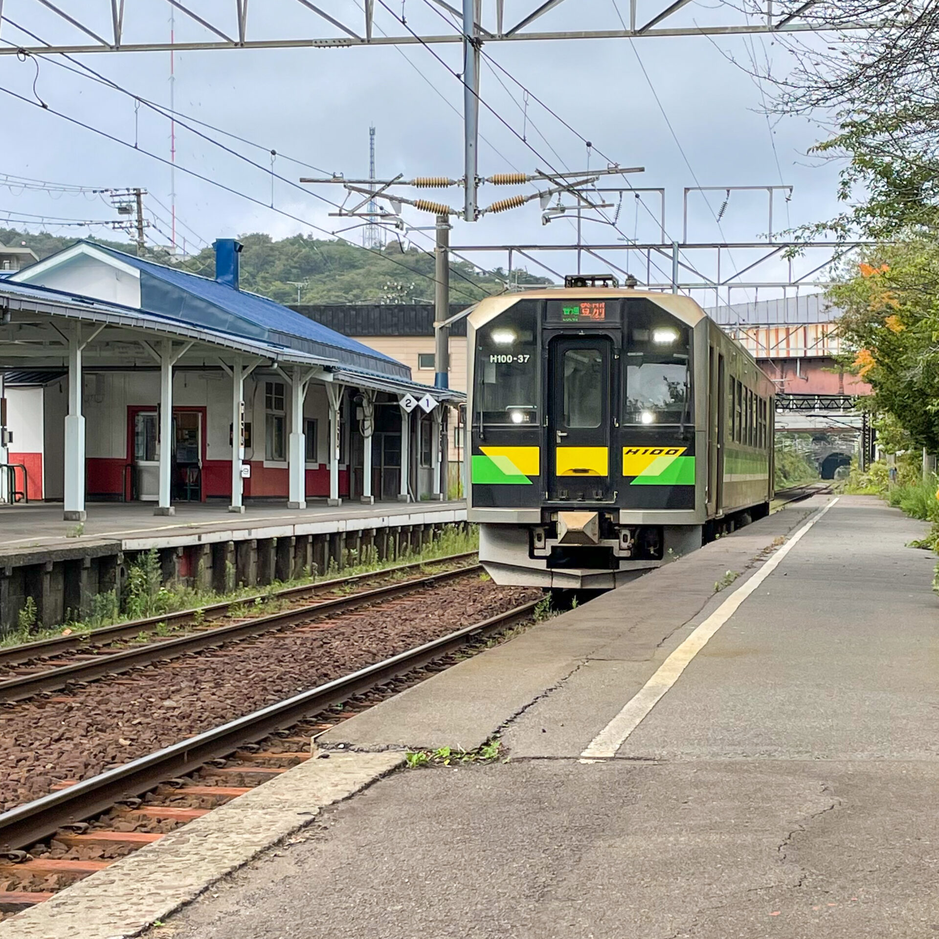 室蘭本線普通列車母恋駅にて