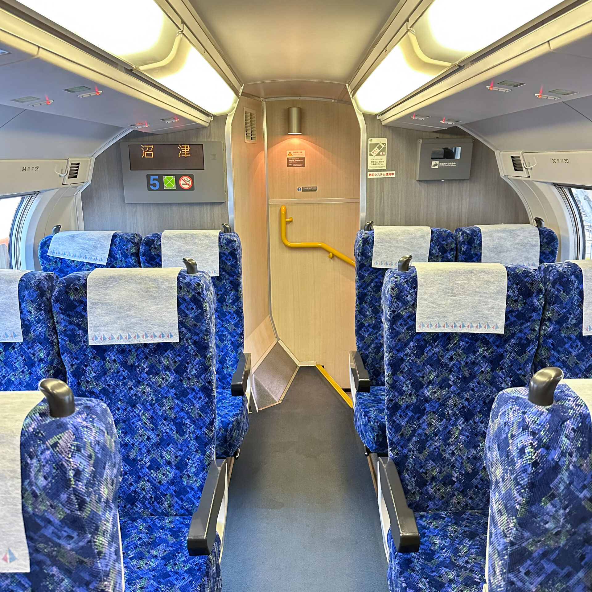 E231系グリーン車車内