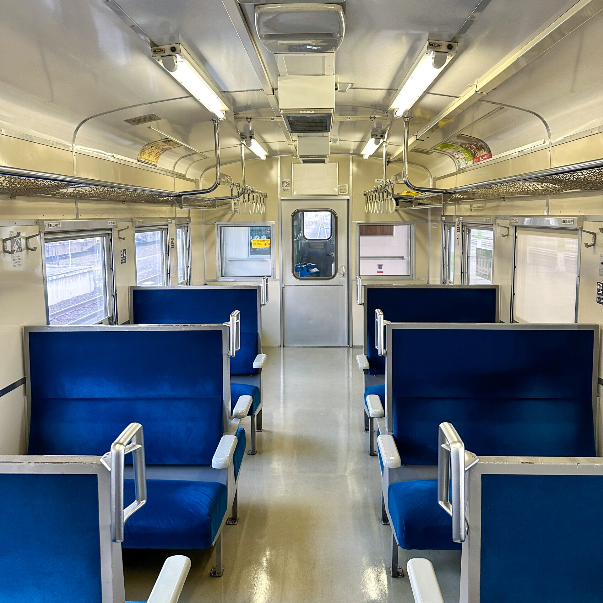 キハ40車内