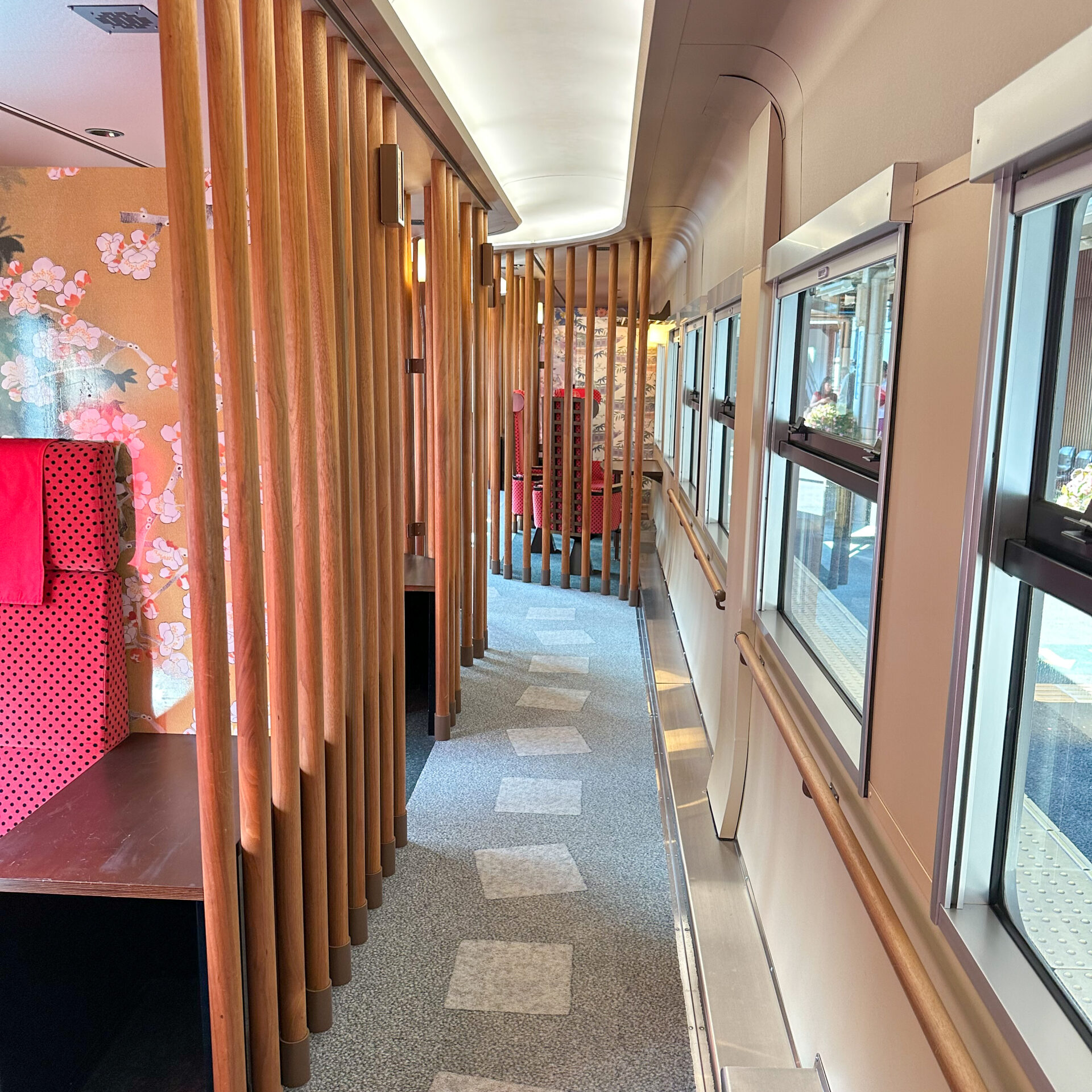 花嫁のれん号1号車車内