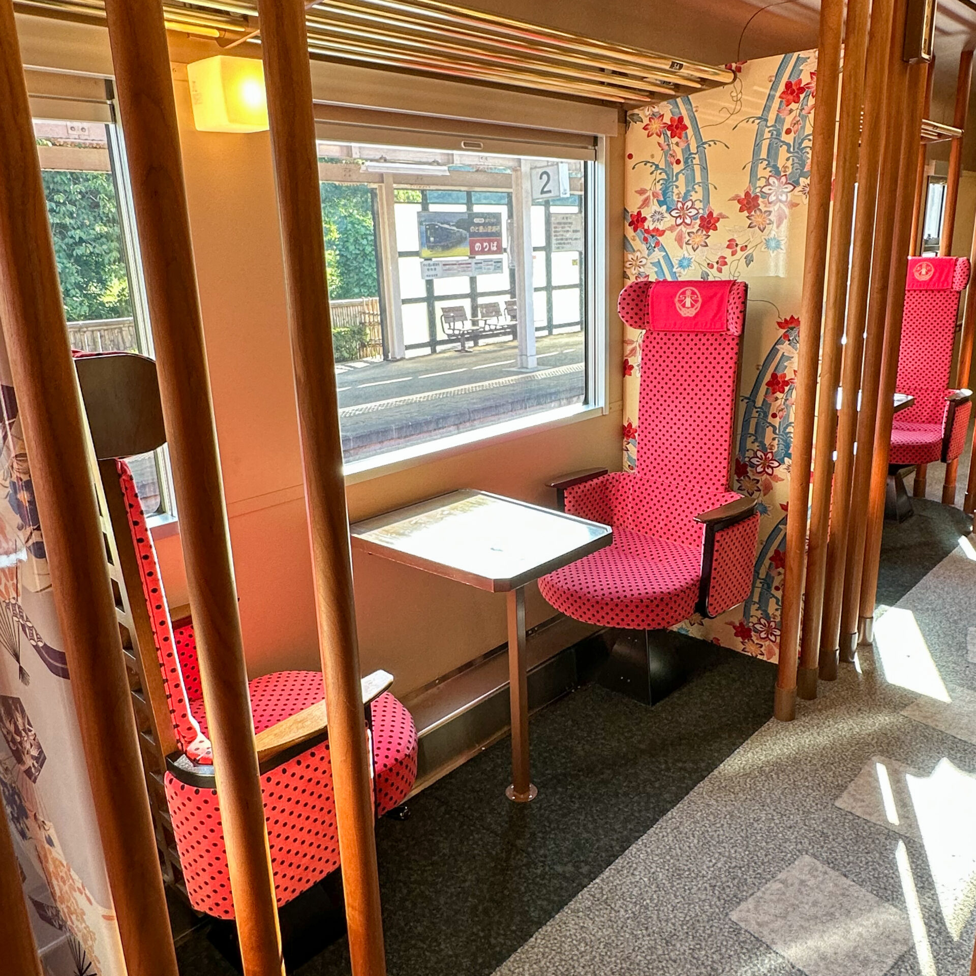 花嫁のれん号1号車車内