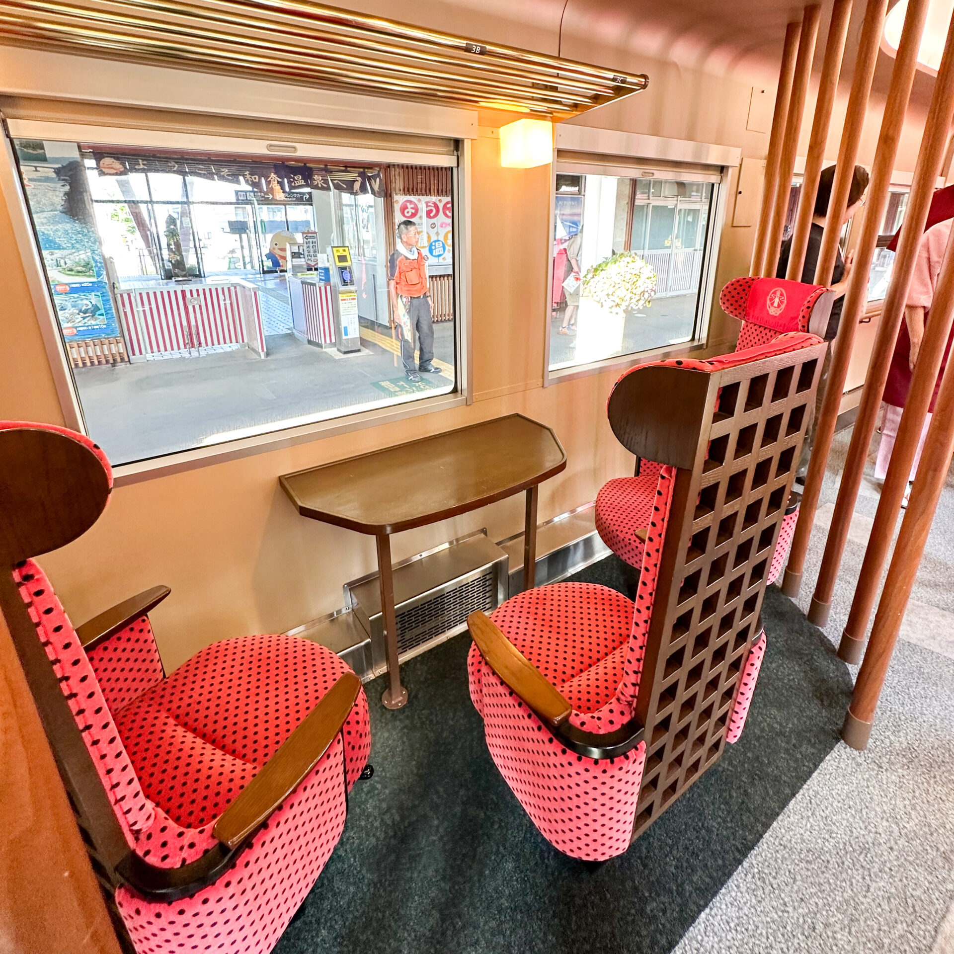 花嫁のれん号1号車車内