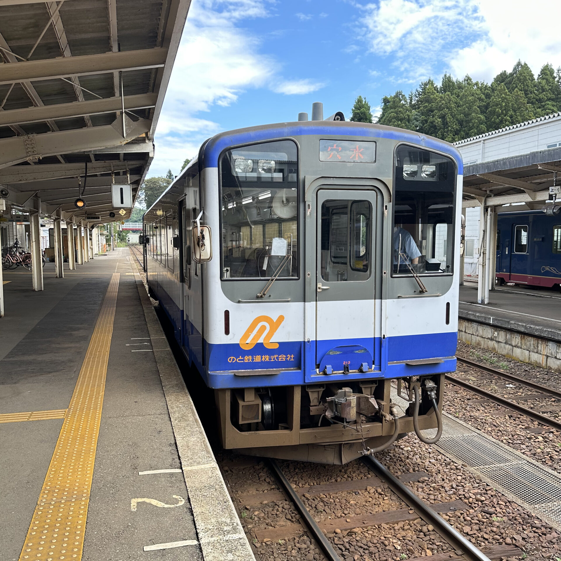 のと鉄道普通列車穴水駅にて