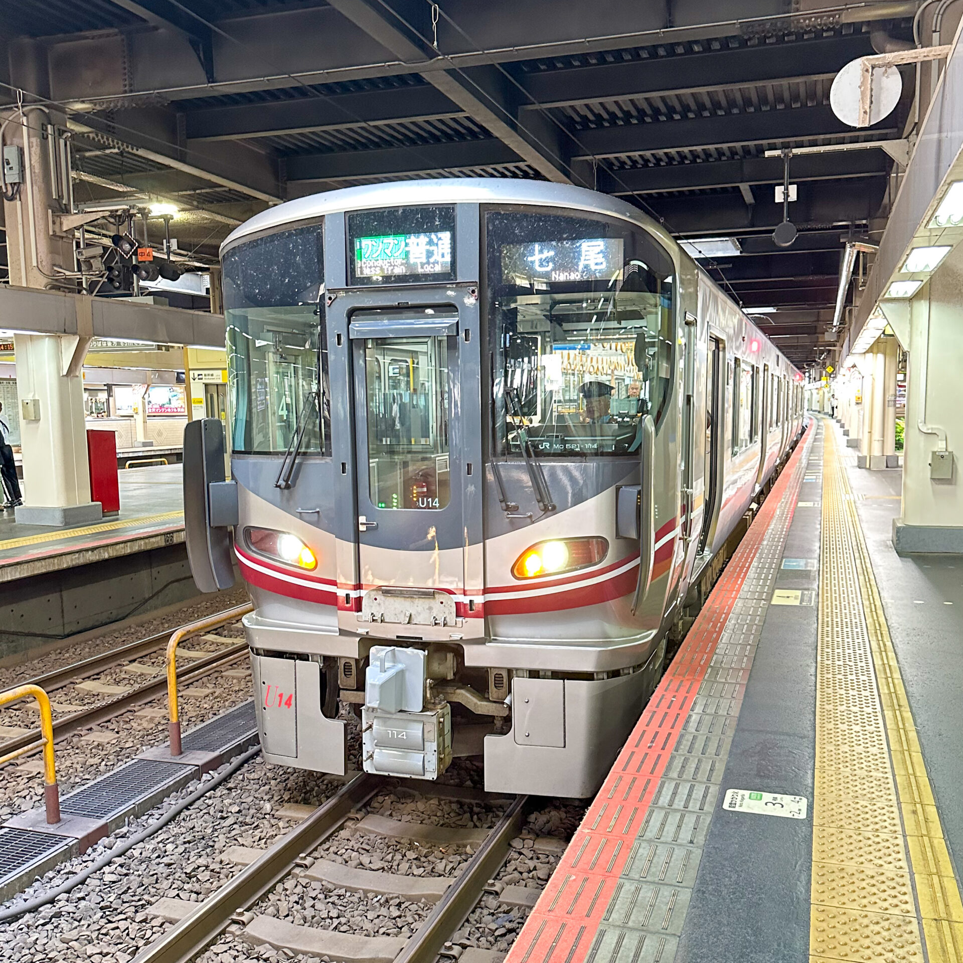七尾線普通列車金沢駅にて