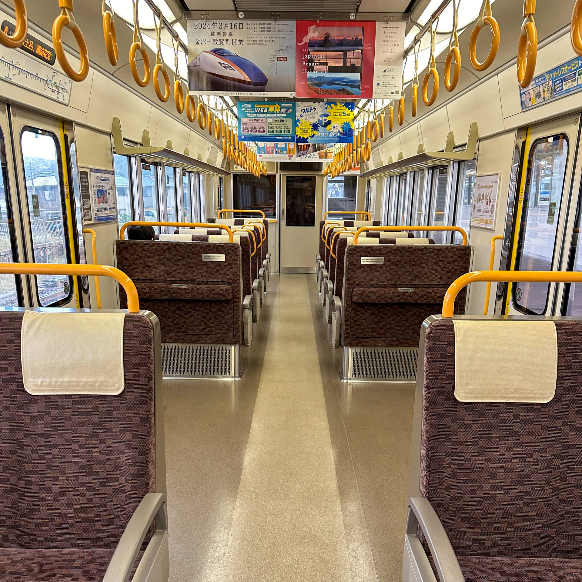 521系電車車内
