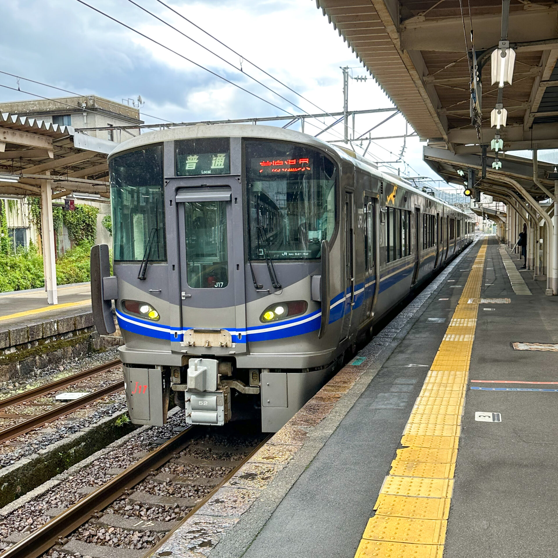 北陸本線普通列車武生駅にて