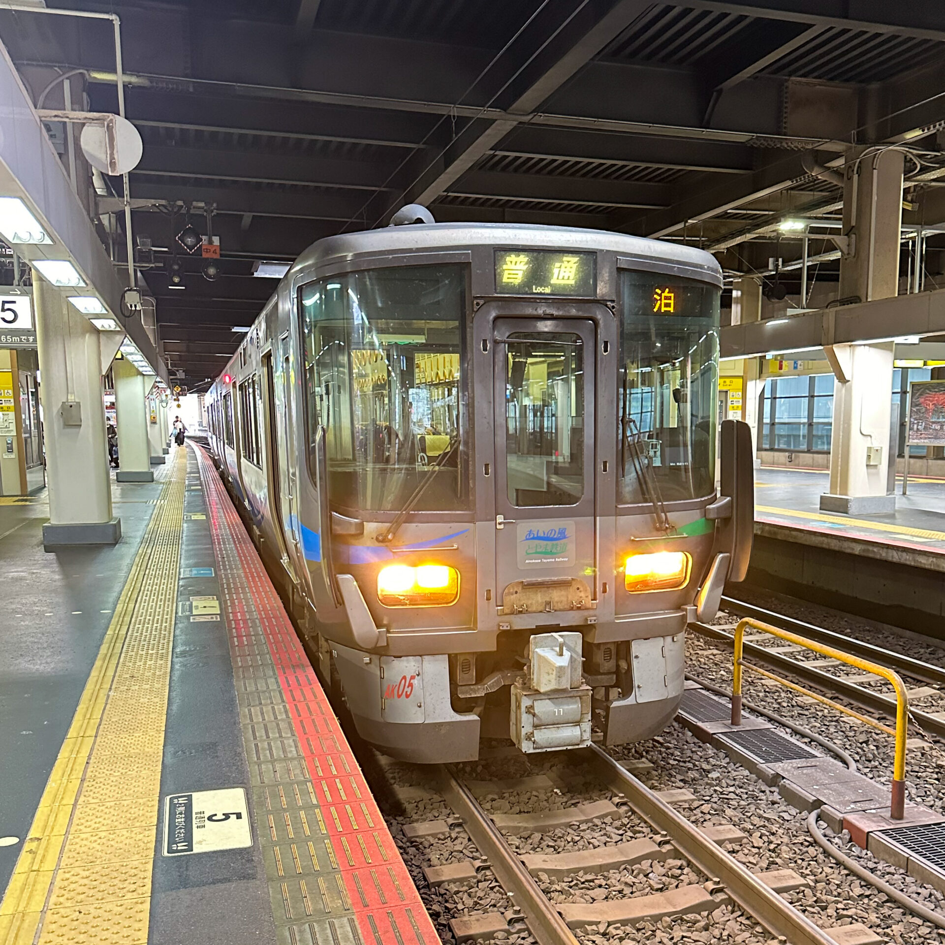 あいの風とやま鉄道普通列車金沢駅にて
